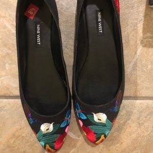 Nine West. Black embroidered flats, 8.5.